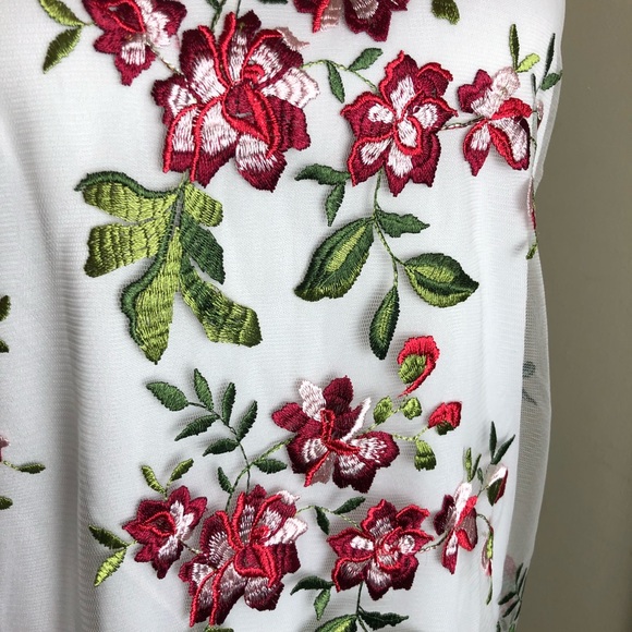 Embroidered Floral dress - NWT Size Small - Picture 4 of 8